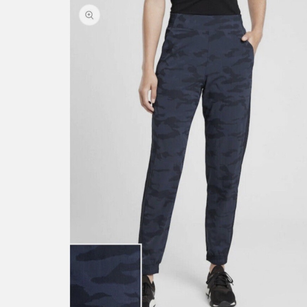 ATHLETA- Brooklyn Textured Jogger Camo Outdoor Travel Adventure Pant -